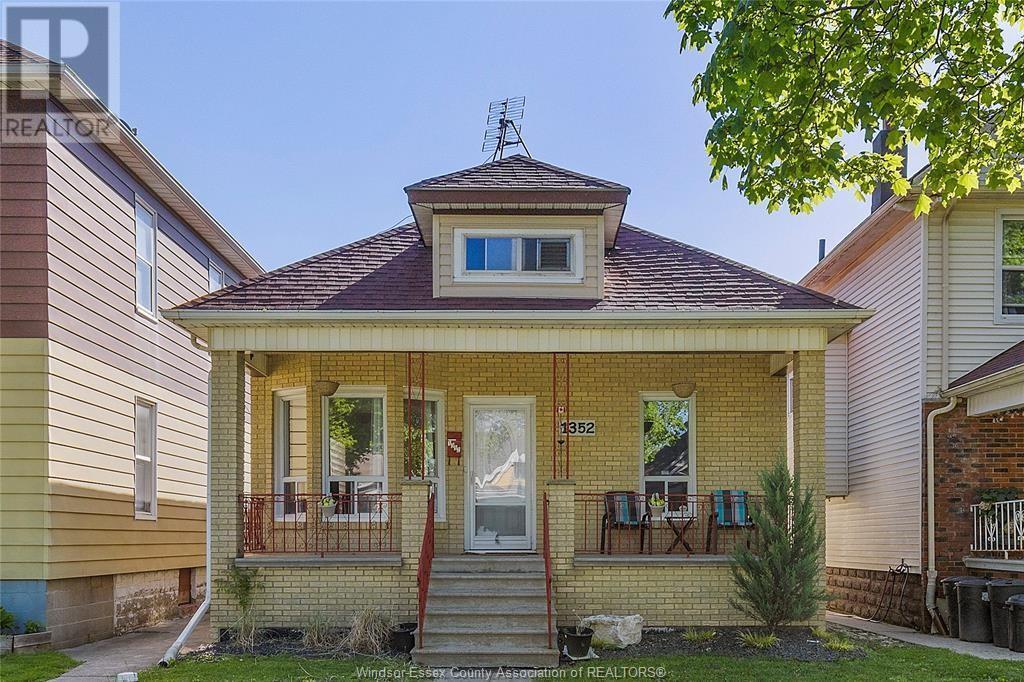 1352 Lincoln Rd in Windsor, ON - Building Photo