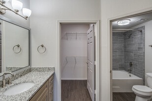 SolVida Central in Phoenix, AZ - Building Photo