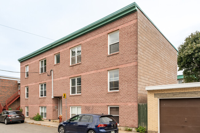 768 Saint-Bernard Rue in Québec, QC - Building Photo - Building Photo