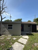 430 Roseland Dr, Unit 3 in West Palm Beach, FL - Building Photo