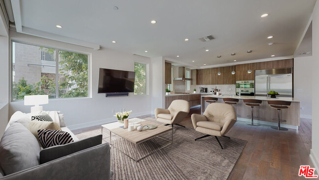 460 N Palm Dr-Unit -205 in Beverly Hills, CA - Building Photo - Building Photo
