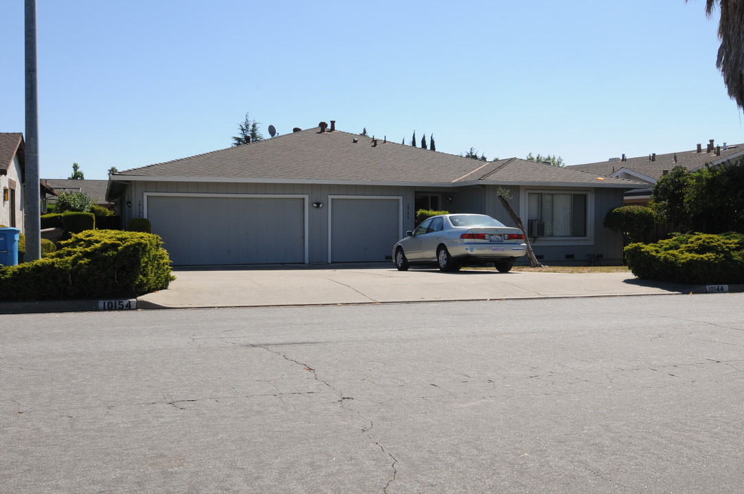 10144-10154 Vista Dr in Cupertino, CA - Building Photo