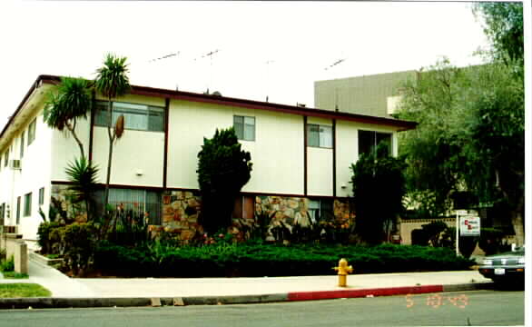 621 W Cleveland Ave in Montebello, CA - Building Photo - Building Photo