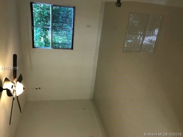 4764 NW 97th Pl-Unit -211 in Doral, FL - Foto de edificio