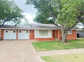 1824 Chestnut Dr in Pampa, TX - Building Photo