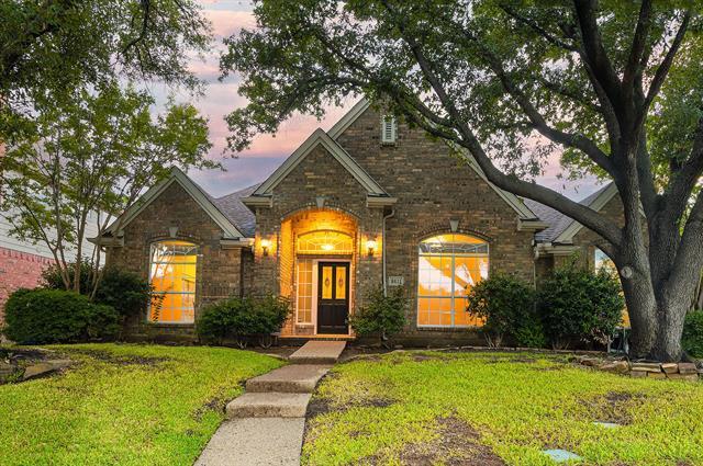 9611 E Oaks Ln in Irving, TX - Building Photo