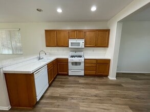 31817 Empresa Cir in Murrieta, CA - Building Photo - Building Photo