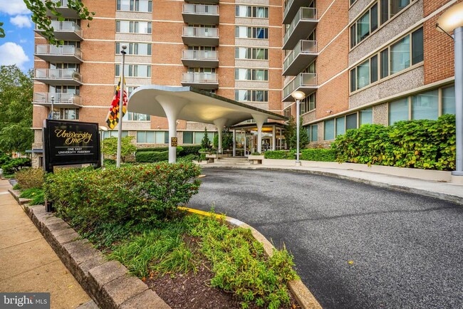 1 E University Pkwy in Baltimore, MD - Building Photo - Building Photo