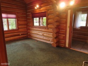 1225 Willow Creek Rd in Corvallis, MT - Foto de edificio - Building Photo