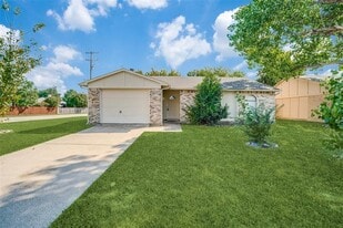 920 Sunny Slope Dr in Allen, TX - Building Photo