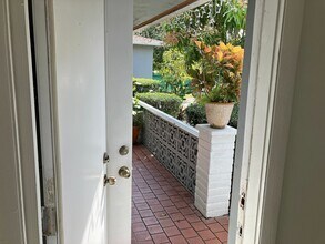539 S Rainbow Dr in Hollywood, FL - Foto de edificio - Building Photo