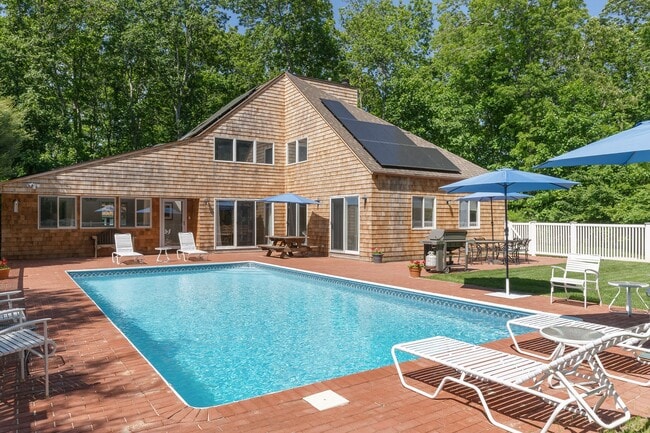 property at 11 Wagon Ln