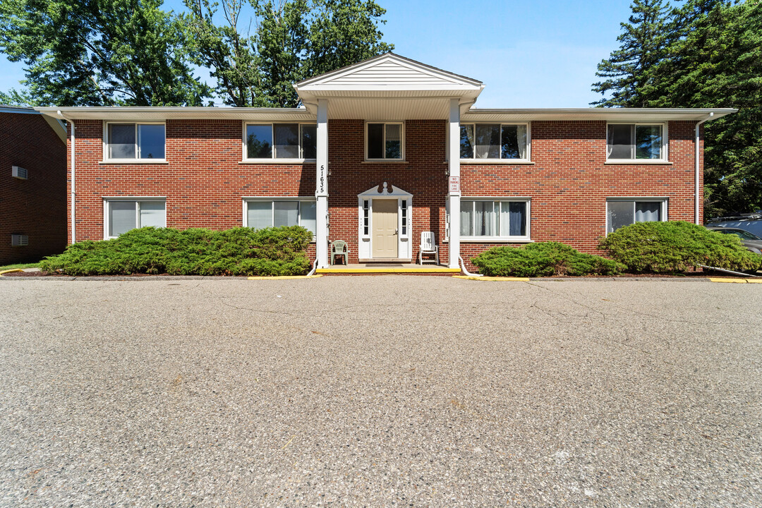 Huron River Shelby in Shelby Township, MI - Foto de edificio