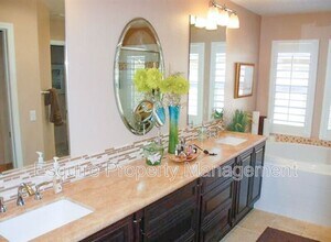 625 Clearwater Creek Dr in Thousand Oaks, CA - Building Photo - Building Photo