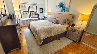 220 E 54th St, Unit 10C in New York, NY - Building Photo - Building Photo