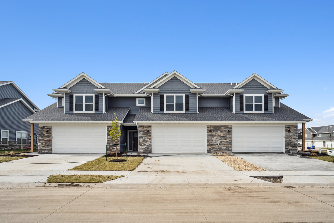 2240 Eversull Ln in North Liberty, IA - Foto de edificio