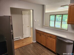 96 Wellington Dr in Farmington, CT - Building Photo - Building Photo