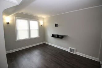 6801 Barrie St in Dearborn, MI - Building Photo - Building Photo