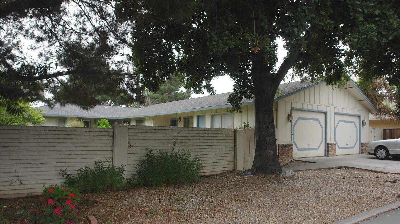 10540 N Foothill Blvd in Cupertino, CA - Building Photo