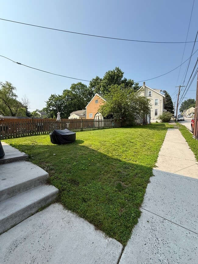 300 S Main St, Unit #3 in Spring City, PA - Building Photo - Building Photo