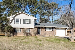 2580 Foxlair Trail in College Park, GA - Building Photo