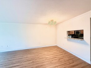 2870 Pharr Ct S Northwest in Atlanta, GA - Foto de edificio - Building Photo