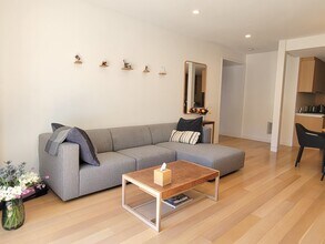 17 Independence Way in Jersey City, NJ - Building Photo - Building Photo