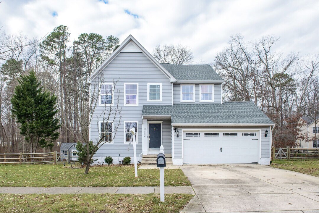8008 High Oak Rd in Glen Burnie, MD - Foto de edificio
