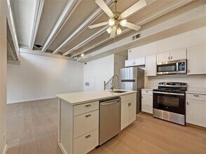 5804 Circulo Dr in Lago Vista, TX - Building Photo - Building Photo