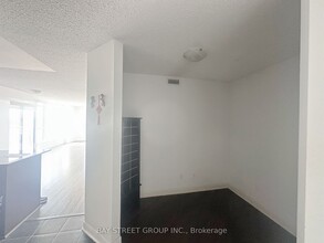 343-525 Wilson Av in Toronto, ON - Building Photo - Building Photo