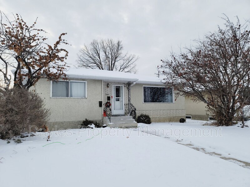 7823-132A 132a Ave NW in Edmonton, AB - Building Photo