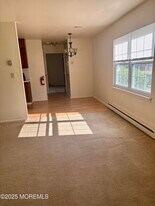 1021F Aberdeen Dr in Lakewood, NJ - Building Photo