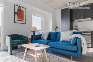 343 W Schiller St in Chicago, IL - Building Photo