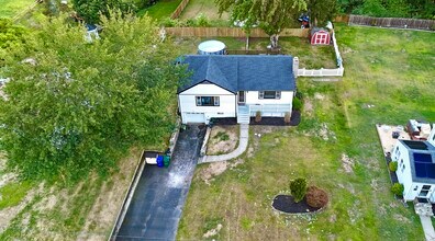 1225 Cutspring Rd in Stratford, CT - Building Photo - Building Photo