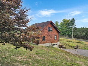 698 Leetes Island Rd in Branford, CT - Building Photo - Building Photo