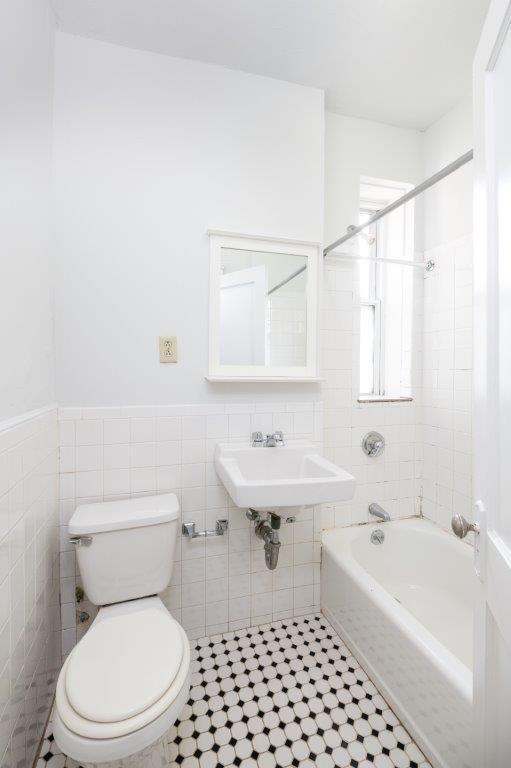 49 Worthington Rd in Brookline, MA - Foto de edificio - Building Photo