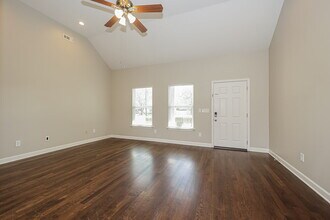 111 Parrish St in La Vergne, TN - Building Photo - Building Photo