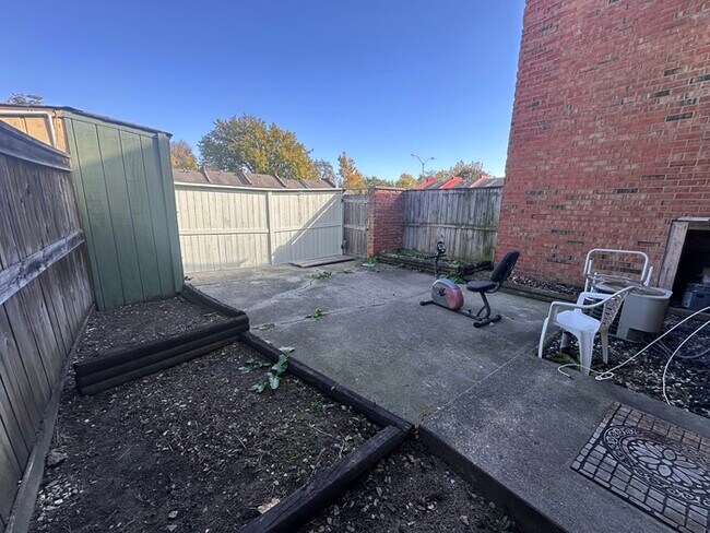 6322 Commons Dr in Indianapolis, IN - Building Photo - Building Photo