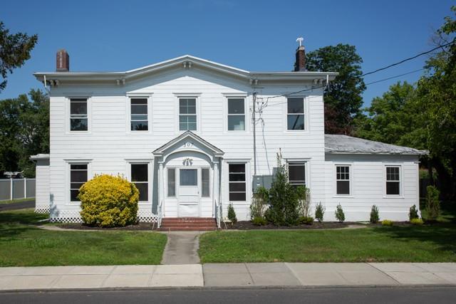 307 S Ocean Ave in Patchogue, NY - Building Photo