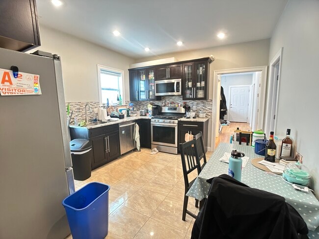 83 Newbury St, Unit 2