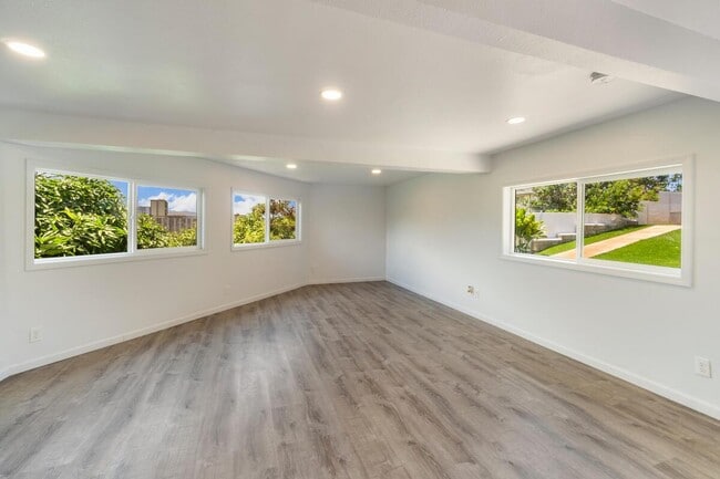 3411 Aliamanu St in Honolulu, HI - Building Photo - Building Photo