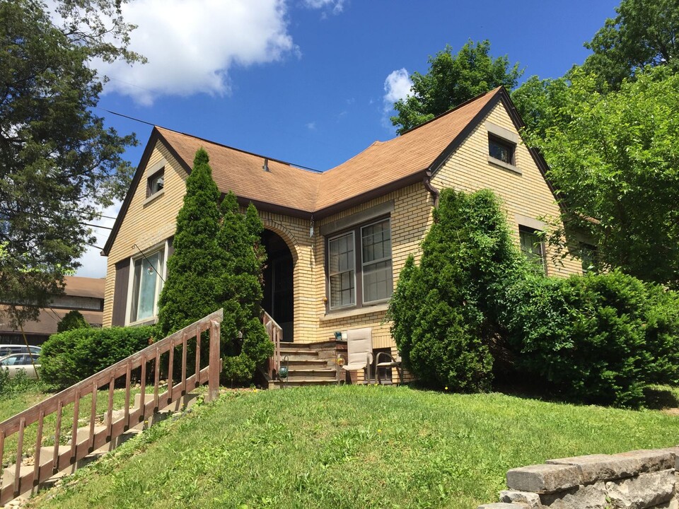 111 E Cottage Grove Ave in Bloomington, IN - Building Photo