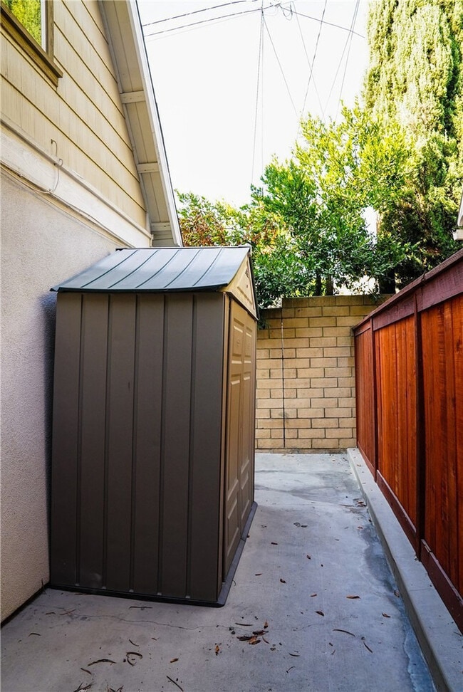 214 Violet Ave in Monrovia, CA - Building Photo - Building Photo