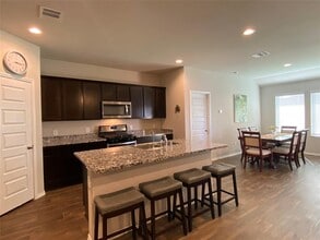 3935 Country Club Dr in Baytown, TX - Building Photo - Building Photo