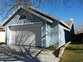 37632 13th St E in Palmdale, CA - Building Photo