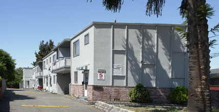 22287 Peralta St in Hayward, CA - Foto de edificio - Building Photo