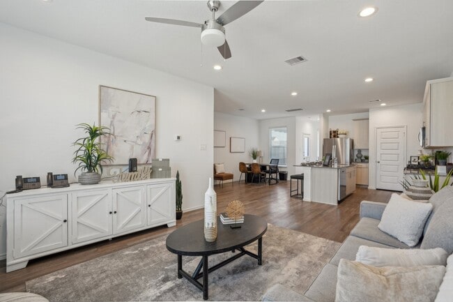 28014 Monaco St in Katy, TX - Foto de edificio - Building Photo