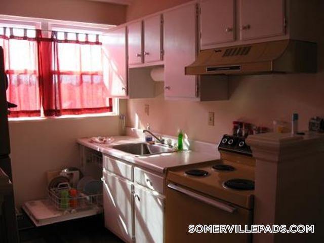 402 Highland Ave in Somerville, MA - Building Photo