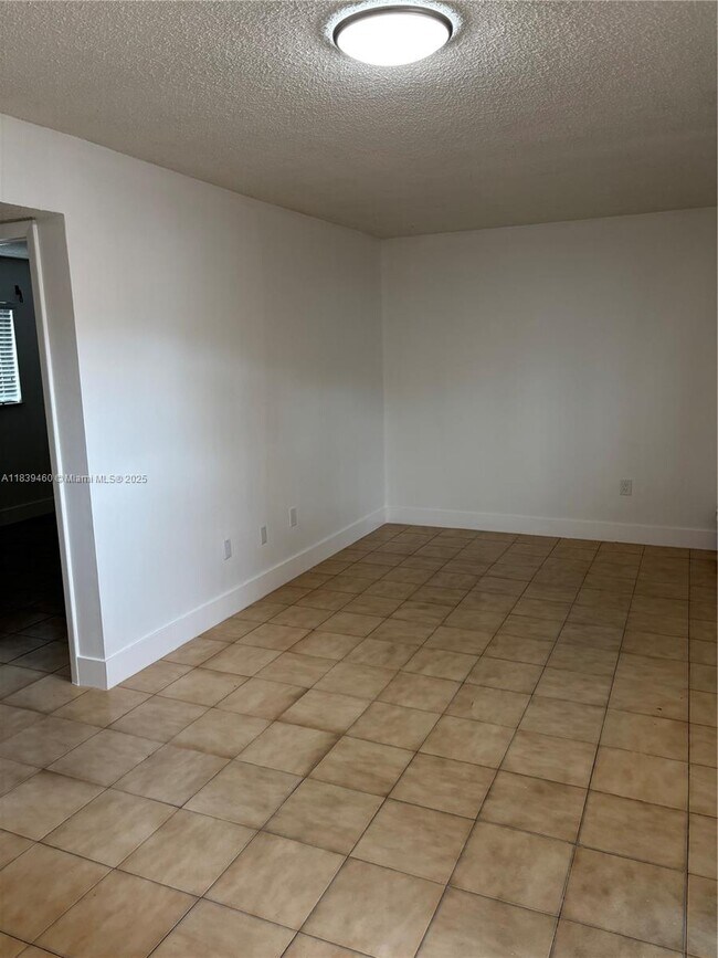 61 W 23rd St in Hialeah, FL - Building Photo - Building Photo