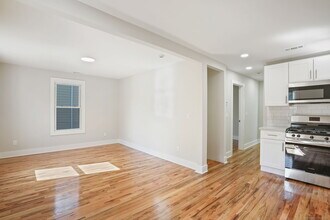 10 Perry Hill Rd in Shelton, CT - Building Photo - Building Photo